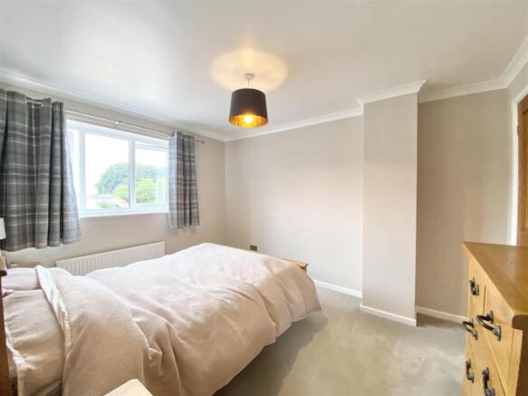 3 bed Semi-Detached for sale Image 8