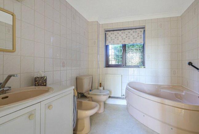 En-Suite Bathroom
