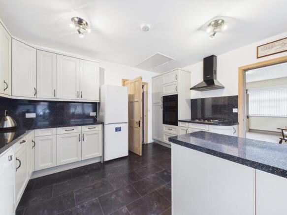 CAM04018G0-PR0442-STILL004