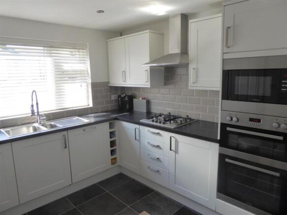 KITCHEN/ DINING AREA