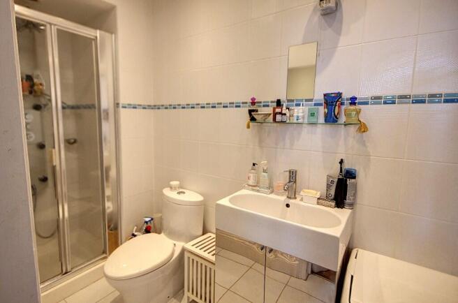 5 bed Terraced for sale Image 11