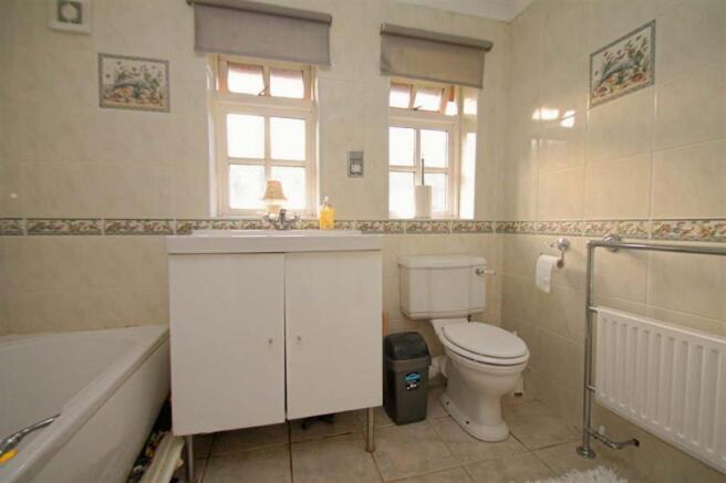 4PC FAMILY BATHROOM