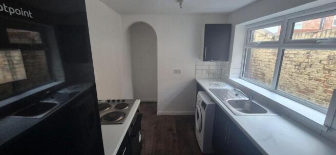 2 bed Terraced to rent Image 12