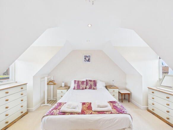 3 bed Terraced for sale Image 8