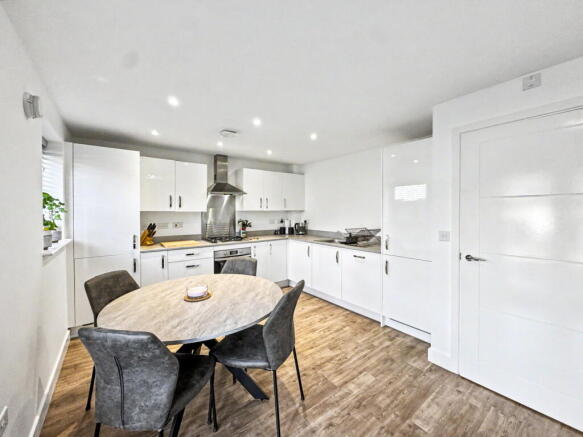 3 bed Semi-Detached for sale Image 6