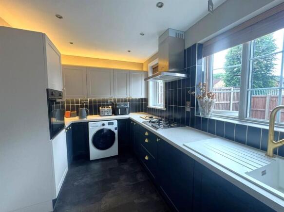 Kitchen 1.jpg