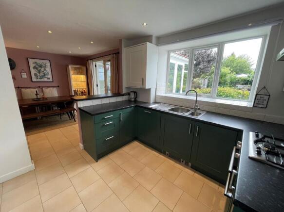 Kitchen2.jpg