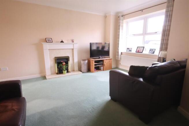 Acacia Close, Chippenham photo 4