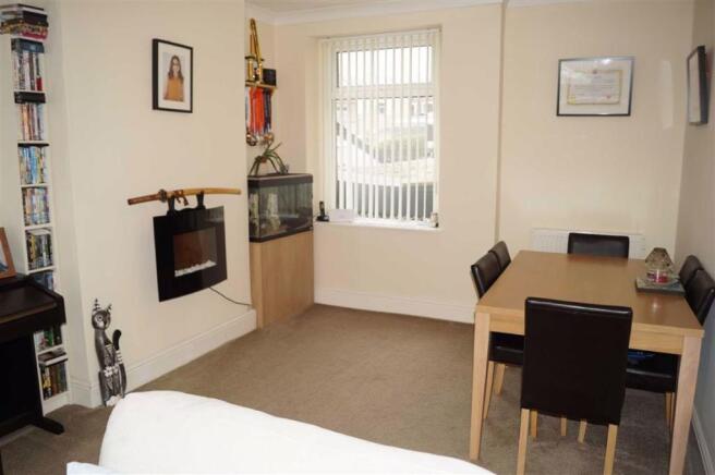 LOUNGE/DINING ROOM