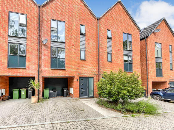 Sundays Hill Close