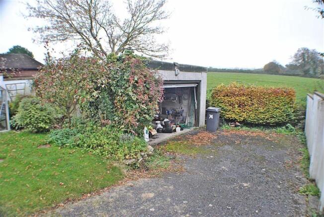 Double Garage/Drivew