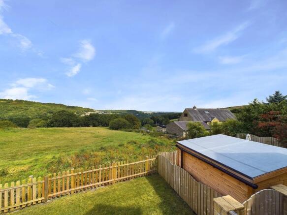 4 bed Detached to rent Image 5
