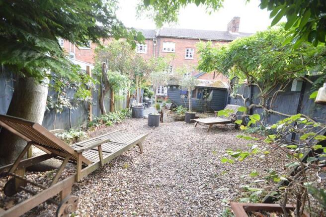 Middle garden