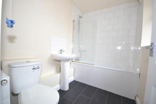 2 bed Terraced to rent Image 6