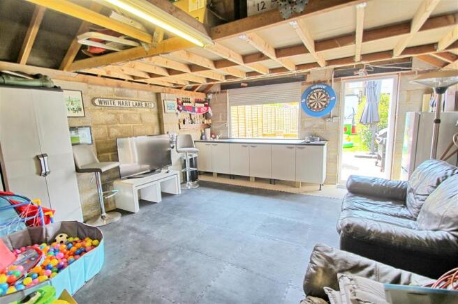 DOUBLE GARAGE
