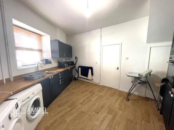 Kitchen 5.JPG