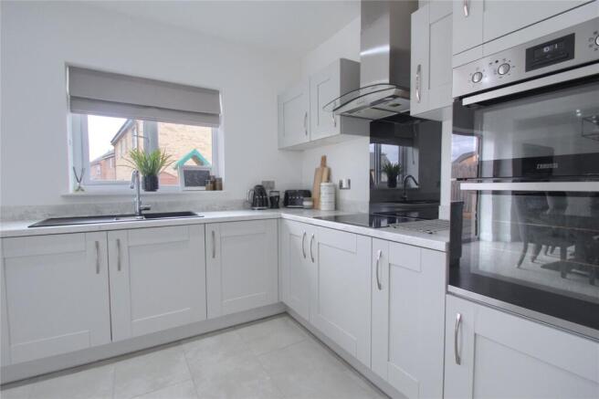 4 bed Detached for sale Image 8