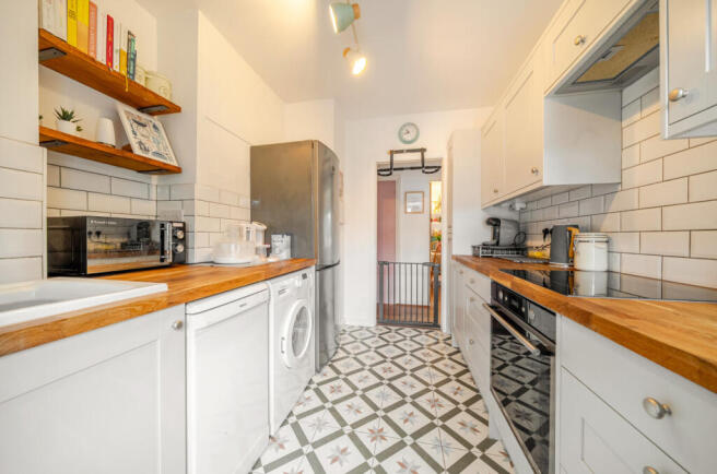 1405051-8-69808a2...