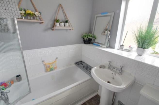FAMILY BATHROOM