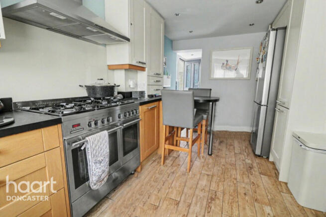 5 bed Semi-Detached for sale Image 11