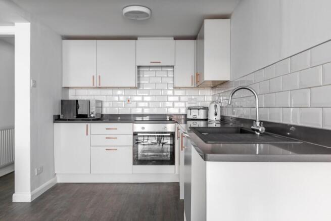 4 bed Flat to rent Image 8
