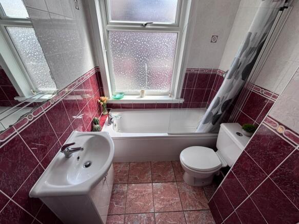 4 bed Terraced to rent Image 11