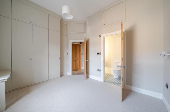 1 bed Apartment to rent Image 10