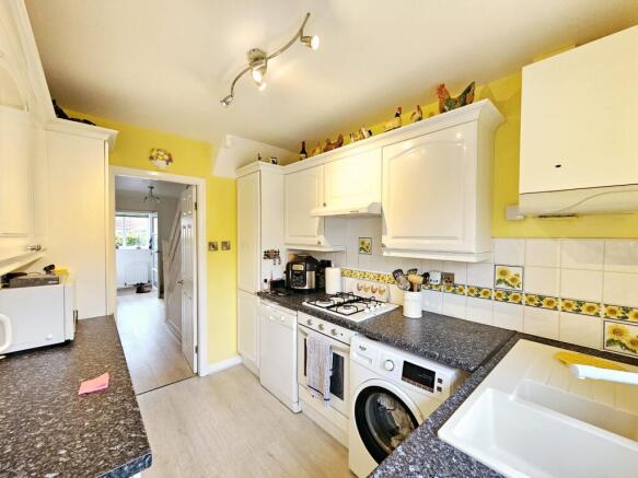 3 bed Semi-Detached for sale Image 6