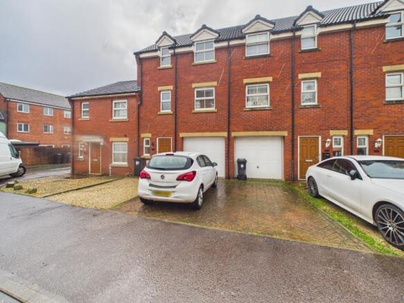 CAM02023G0-PR0198-STILL027