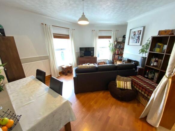 LOUNGE/DINING ROOM