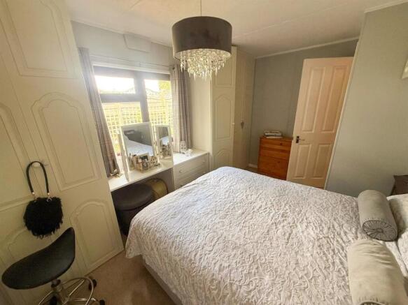 3 bed Park Home for sale Image 11