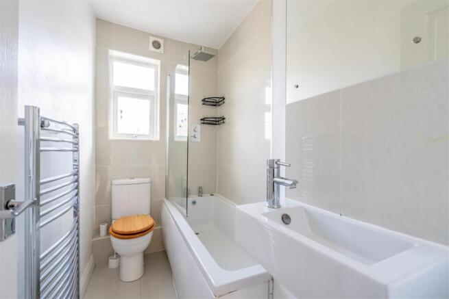 2 bed Terraced to rent Image 8