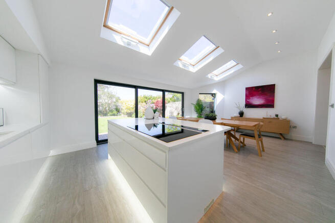 Open plan kitchen & dining space