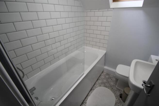 3 bed Flat to rent Image 6