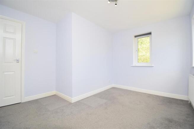 2 bed Semi-Detached to rent Image 8