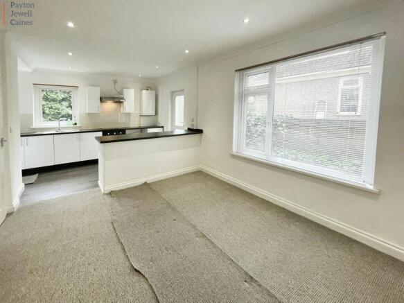 L-Shaped Reception 2/Kitchen