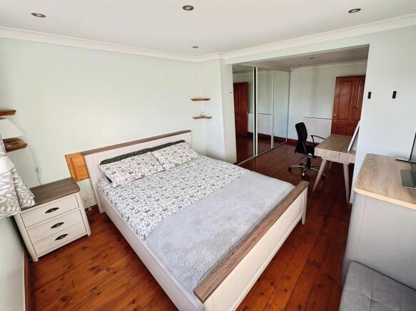 3 bed Semi-Detached for sale Image 7