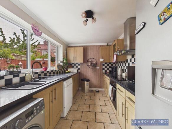 3 bed Semi-Detached for sale Image 4