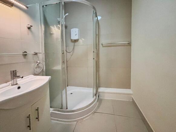 1 bed Apartment to rent Image 4