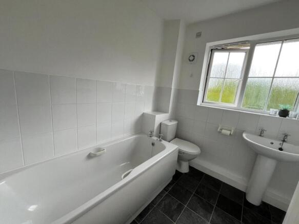 3 bed House for sale Image 9