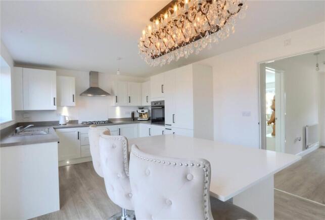 4 bed Detached for sale Image 8