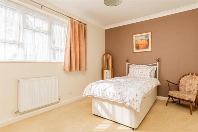 flat-courtlands-crescent-banstead-108.jpg