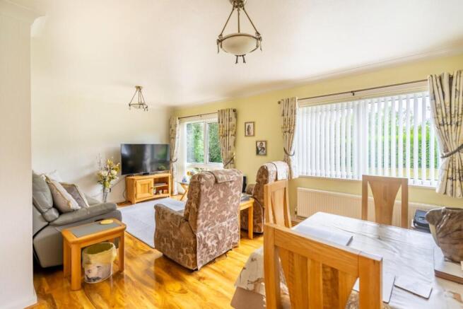 3 bed Town House for sale Image 2