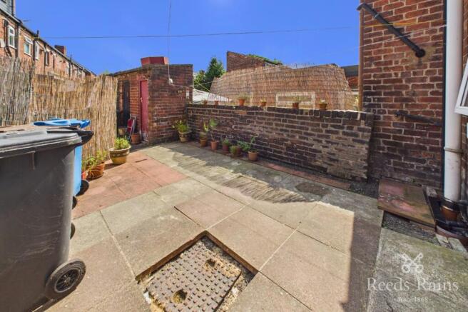 2 bed Terraced to rent Image 11