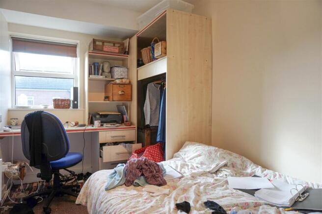 5 bed Flat to rent Image 8