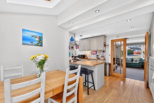 3 bed Semi-Detached for sale Image 6