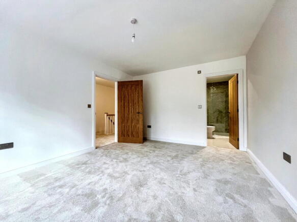 4 bed Detached for sale Image 5