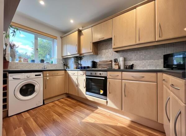 2 bed Apartment for sale Image 6