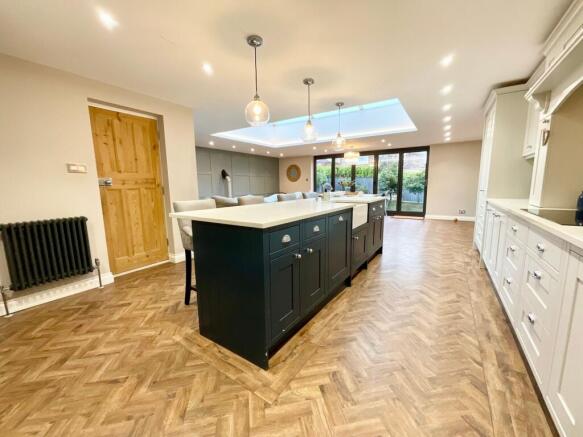 4 bed Detached for sale Image 6