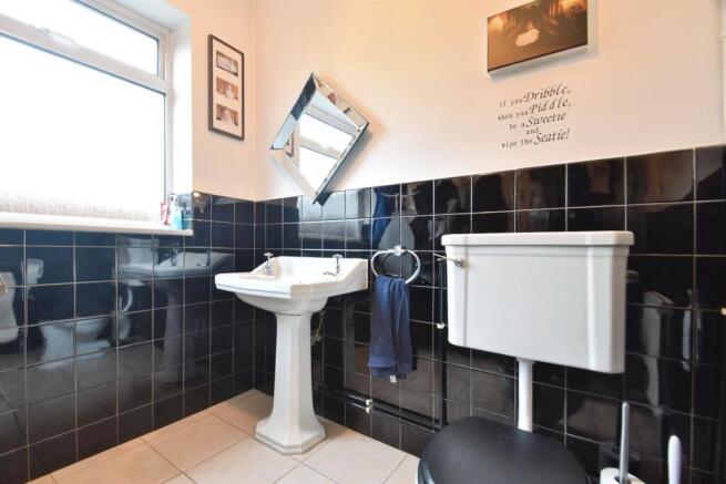 5 bed Detached for sale Image 12